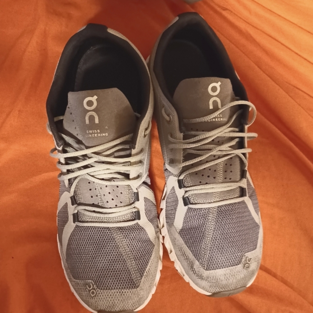 Qc on cloud shoes